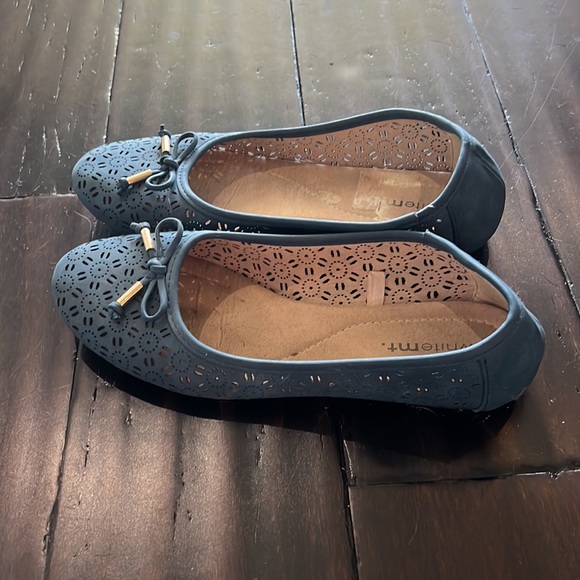 White Mt flats blue size 7 - Picture 2 of 2